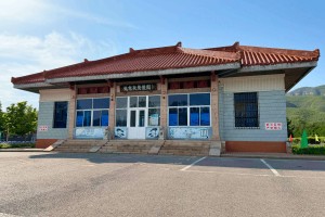 北京炎黄陵园陵园大门图
