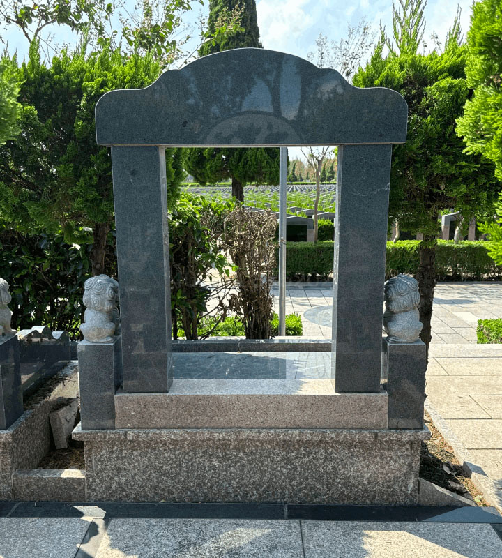 上海市嘉定区华亭息园传统立碑墓型3号