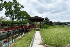 上海市浦东区天逸静园玫瑰园墓区休息亭