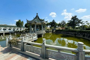 上海市浦东区华南陵园园区湖景图