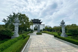 上海市奉贤区滨海古园龙形石柱图