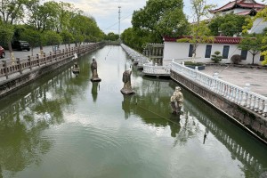上海市奉贤区永福园陵园园区湖景图