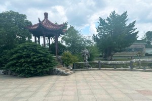上海市宝山区宝罗瞑园园区休息亭