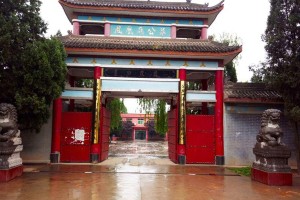 西安市蓝田县凤凰岭公墓大门图