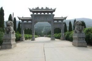 西安市灞桥区汉陵墓园大门图
