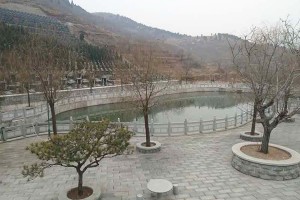 济南市历城区锦云川公墓园区湖景图