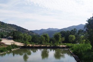 济南市历城区福舜园公墓园区湖景图