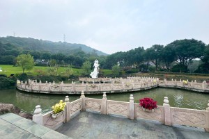杭州市临平区安贤陵园园区湖景图