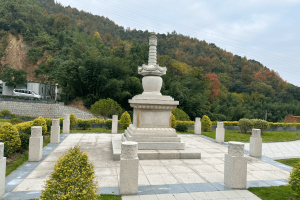选墓小助手冯先生对萧山泰和陵园的评价