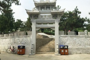 保定市易县世界华侨陵园金宝山图