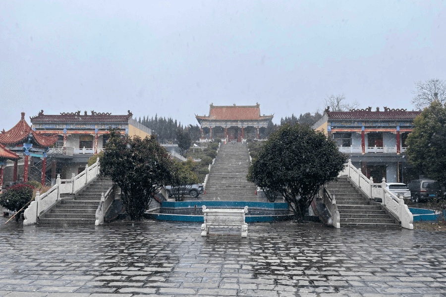 郑州市皇帝岭陵园景观图