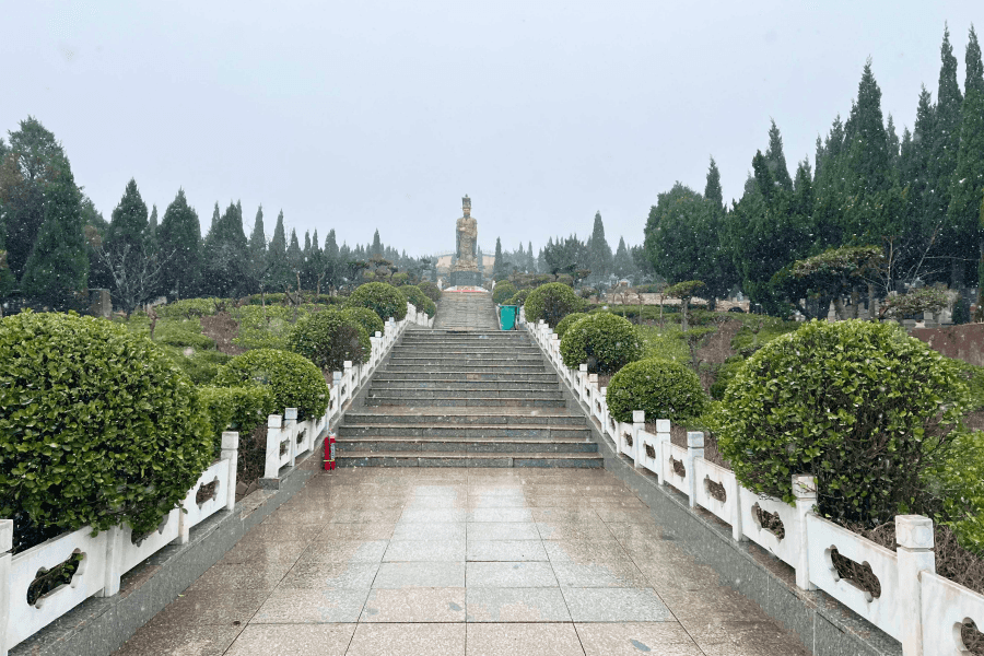 郑州市皇帝岭陵园景观图