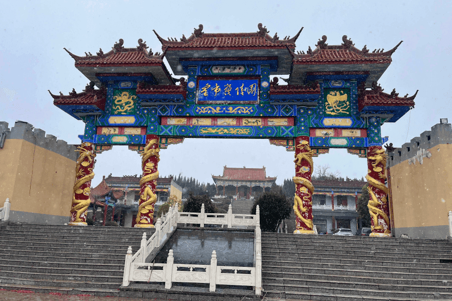 郑州市皇帝岭陵园大门图